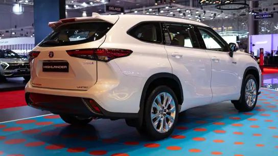 Toyota вернулась через Китай: 88% новых машин приехали оттуда