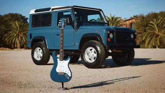 Цвет Defender 1997 года Джона Майера перенесли на PRS Silver Sky тиражом 500 штук
