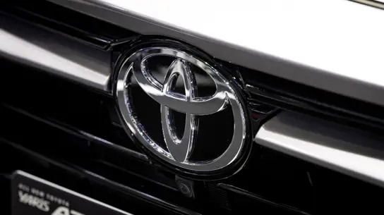 Из минивэна в кроссовер: Toyota оставила Sienta два совершенно разных образа
