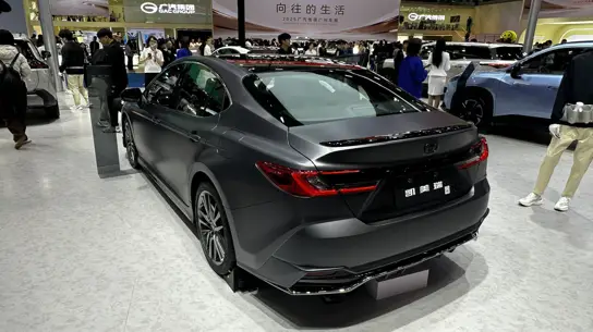 Toyota Camry 2027 в России: как отличить китайскую версию от американской