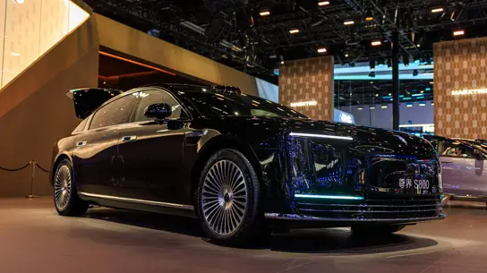 Huawei и JAC создали седан, который в Китае продается лучше Maybach