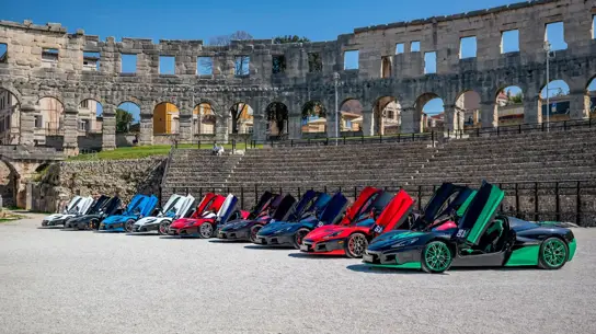 Меньше экранов, больше кожи и настоящих кнопок: глава Bugatti Rimac предложил ответ Китаю