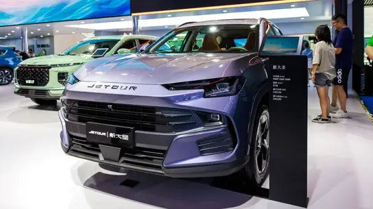 Jetour запустил онлайн-продажи в России: автомобили 2025 и 2026 годов можно купить через Сбер и Т-Банк