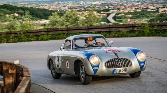 Наследие на ходу: Mercedes отправит 300 SL на 1000 Miglia 2026 года