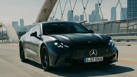 AMG без V8, но с 1169 л.с.: новый GT заряжается почти как смартфон, сохранив рывки и звук