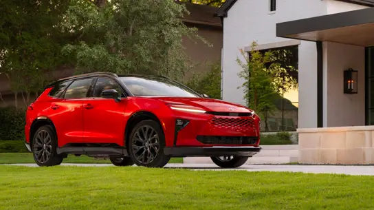 Toyota обновила дорогой гибрид: оснащение богаче и дешевле китайцев, но есть нюанс