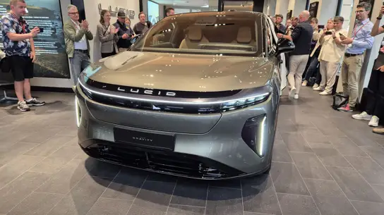 До 960 км без подзарядки: Lucid назвала цены конкурентов Tesla