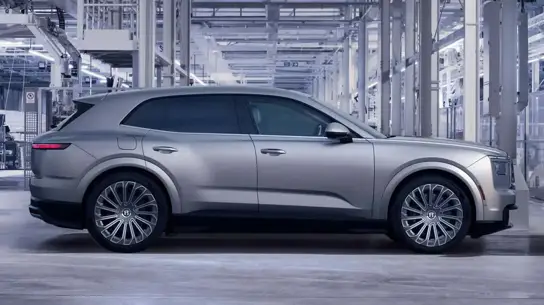 Британский люкс познакомился со шведским морозом и стальным шаром: Bentley провела жесткие испытания