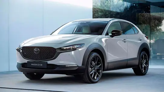 Mazda CX-30 обновили без революции: кроссовер получил больше ассистентов и новые версии
