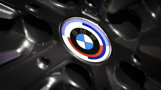 BMW не списывает V8: X5 M60 сохранит восьмицилиндровый мотор