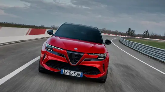 Продажи Alfa Romeo растут за пределами Европы благодаря Junior