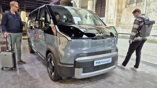 KIA PV5 стал практичнее: новые версии везут больше и проезжают до 400 км