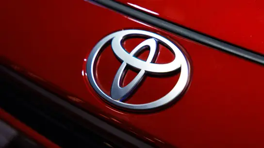 Автомобили Toyota могут начать собирать из деталей Mazda и Honda: опубликован план марки для Японии