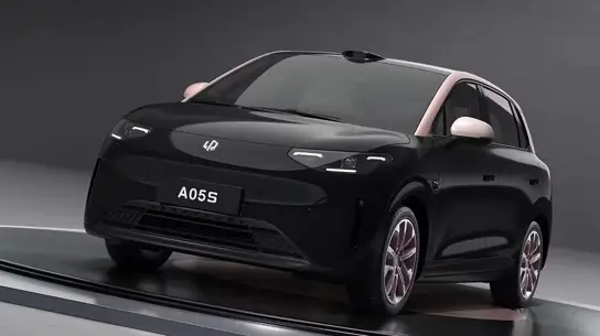 До 510 км хода, батарея 53 кВт·ч и лидар на крыше: Leapmotor показала салон A05s