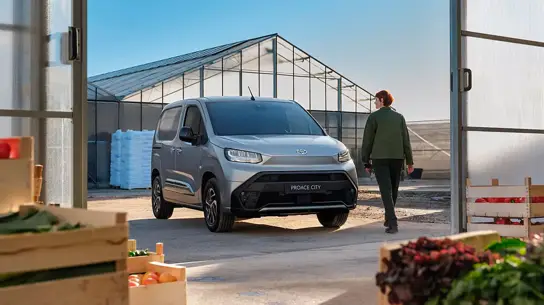 Toyota резко снизила цены в Британии: скидки на фургоны доходят до 54%