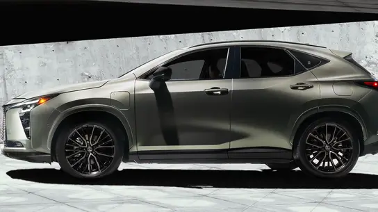 Выглядит как рестайлинг, но техника почти новая: что сделали с Lexus NX