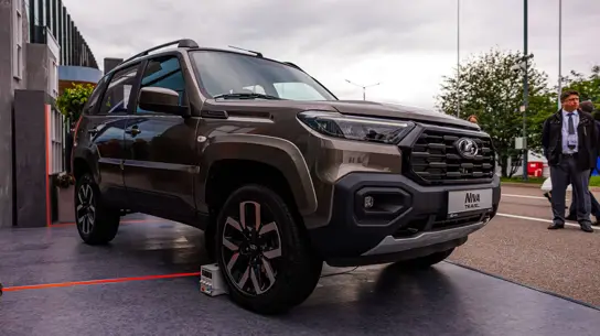 Lada Niva Travel с мотором 1.8 стала проще в обслуживании: один ремень, тормоза Vesta NG и экономия 7 тыс. рублей