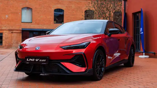 Новый UNI-V обещает не только скорость: Changan показал, как усилил кузов и защиту