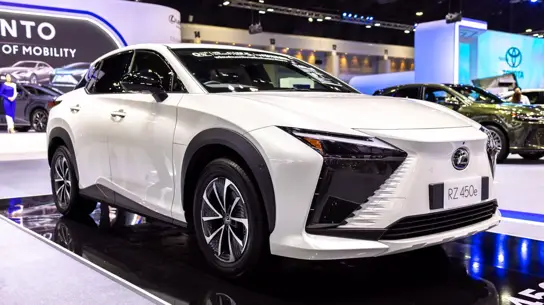 У Toyota bZ, Lexus RZ и Solterra нашли риск отключения привода: предупреждения не будет