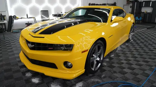 Ветеран ВВС больше не мог водить свой Camaro Bumblebee — внук вернул машину к жизни