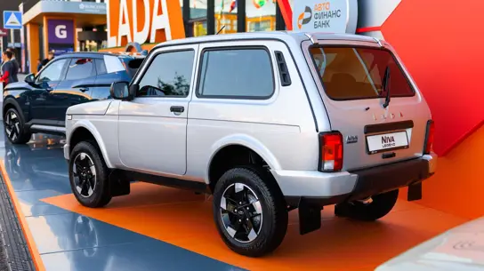 Сколько стоит Lada Niva Legend с двигателем 1.8 в 2026 году: АвтоВАЗ назвал комплектации и цены