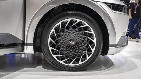 Мощные Kia и Hyundai стало сложнее везти в РФ: корейский импорт потерял 63%