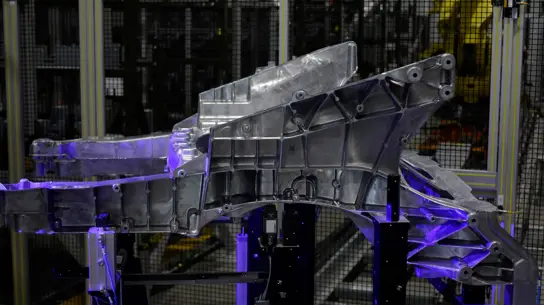 Ford решил меньше варить: два куска алюминия вместо 146 деталей