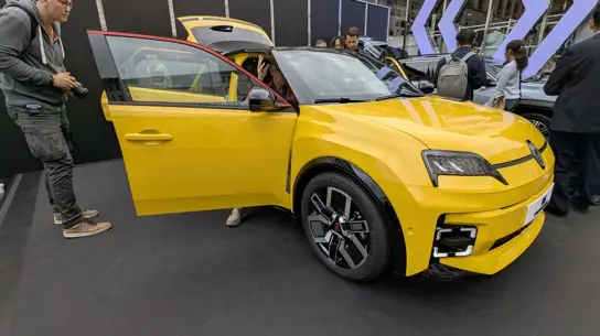 Французская легенда доберется до Японии: Renault раскрыла характеристики новой «пятёрки»