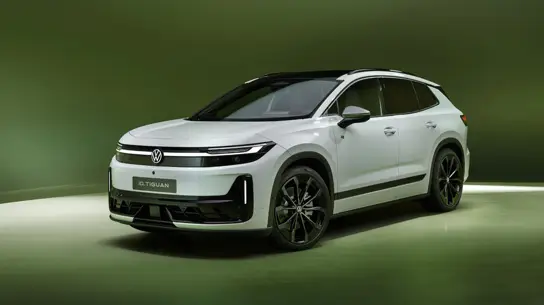 До 598 км WLTP, батарея 77 кВт·ч и буксировка 2 тонн: представлен новый VW Tiguan, но уже не тот