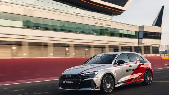 Audi пустила клиентов на трассу Формулы-1: фанатов посадят за руль RS 3 Sportback