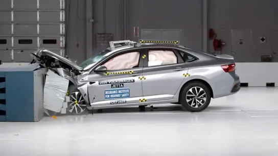 Японский седан обошёл конкурентов безопасностью: Mazda 3 удивила результатами краш-тестов