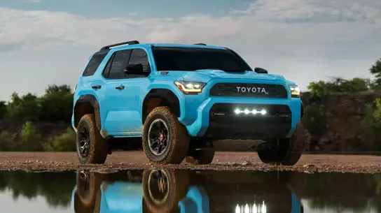 Toyota 4Runner дороже Jeep Wrangler на полмиллиона рублей: за что просят доплату