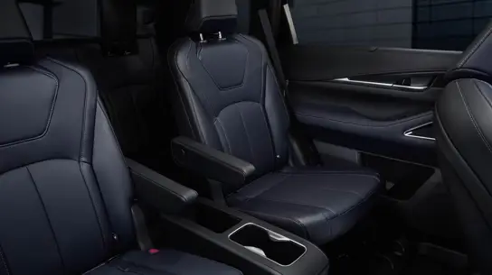 Infiniti QX60 получил 12 мест для напитков: инженеры объяснили зачем