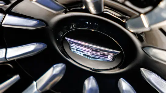Cadillac с мотором посередине оказался фейком: в GM не ждут такой спорткар