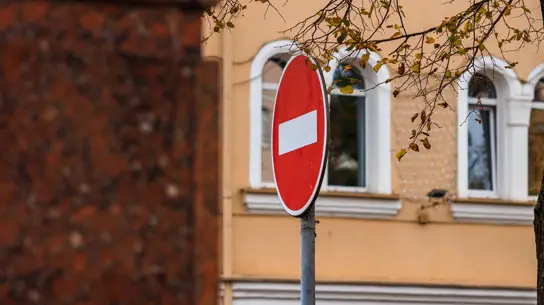 Что на самом деле означают дорожные знаки: эти детали водители часто упускают
