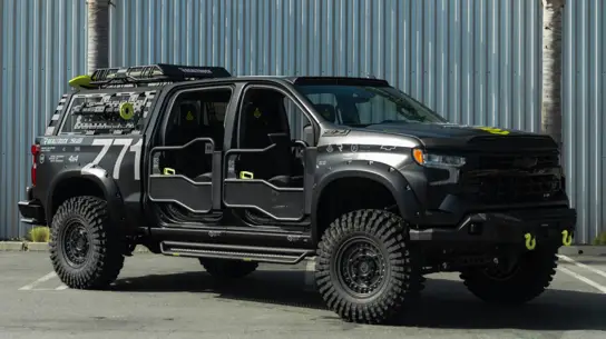 Silverado превратили в военный шоу-пикап: деньги пойдут ветеранам