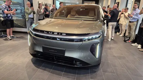 Две машины против целой империи Porsche: кто победил