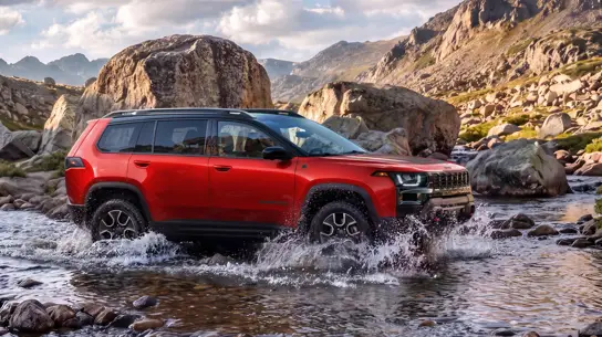 С виду почти одинаковые, а на бездорожье разные: что изменили в Jeep