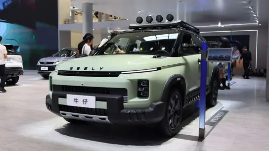 Выглядит как внедорожник, но привод только передний: Geely Cowboy продают в РФ
