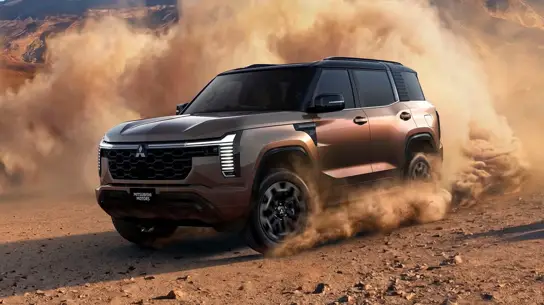 4920 мм, семь мест и два экрана по 14,3 дюйма: раскрыт новый Pajero