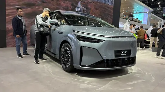 615 км и зарядка за минуты: X9 выходит еще на один рынок