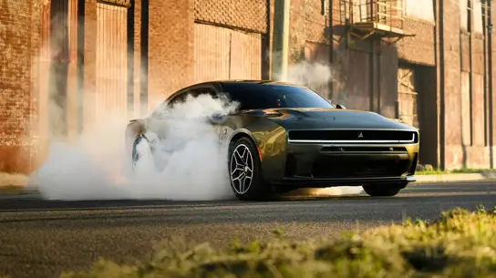420 и 550 л.с., полный привод и левый руль: Dodge Charger пошел по Европе