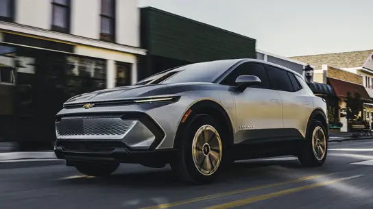 Chevrolet Equinox EV готовят к обновлению: производство модели 2027 года намечено на август