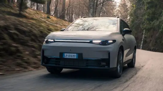 До 571 л.с. и 986 км: Leapmotor раскрыл все версии C10 модельного года 2027