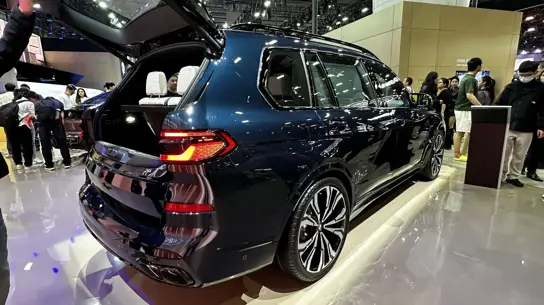 BMW X7 станет менее похож на X5 в 2027 году: дилеры говорят о профиле универсала