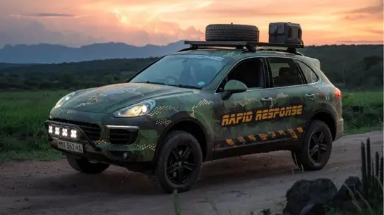 Porsche Cayenne превратили в «Черную мамбу»: кроссовер подготовили для защиты носорогов