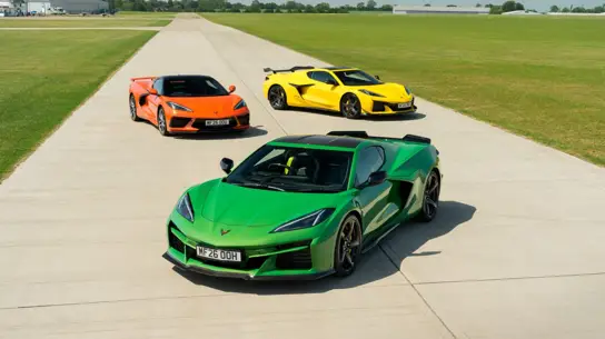 Chevrolet Corvette 2026 получил салон с тремя экранами, Gemini AI и новый режим PTM Pro
