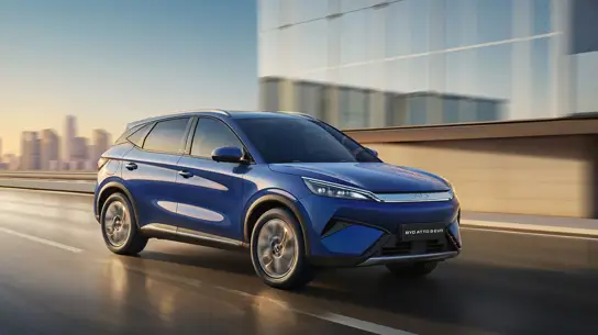 BYD Atto 3 стал совсем другим: задний привод, 313 л.с. и зарядка до 220 кВт