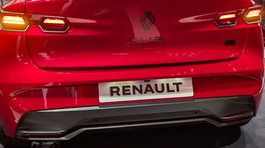 Старые Renault стало сложнее ремонтировать: какие запчасти приходится искать на разборках