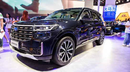 Клей не помог: Ford повторно отремонтирует 288 тысяч Explorer и закрепит накладки восемью пистонами